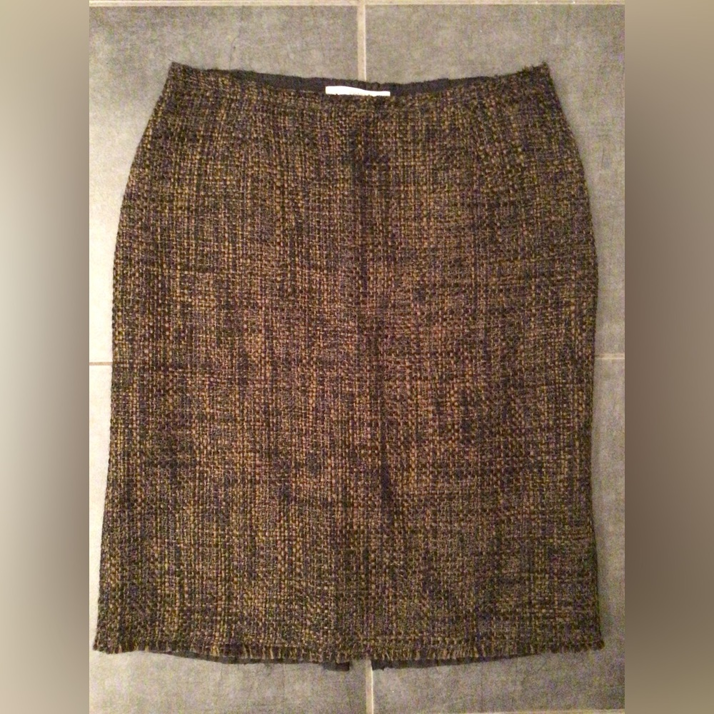 Classic PRADA brown-black tweed knee skirt
Size IT 40